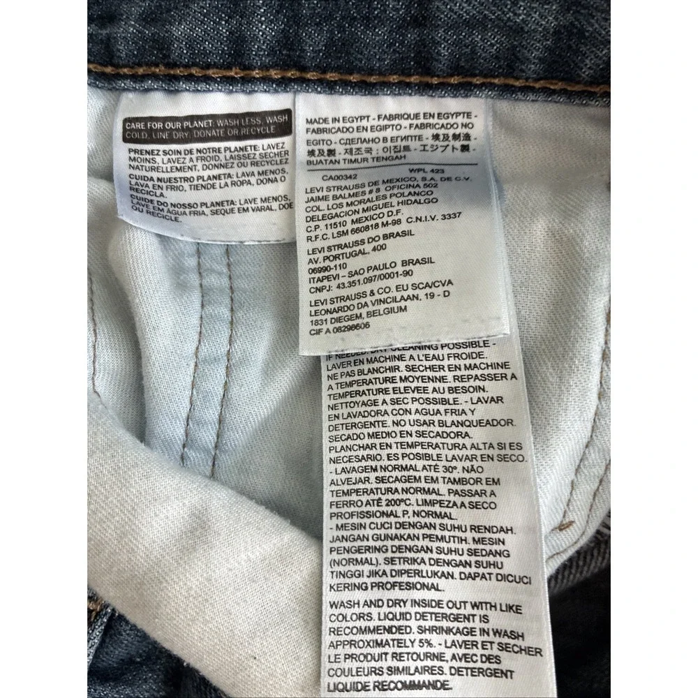 Levis features style
